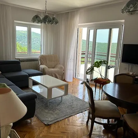 Apartment App 2 2 *