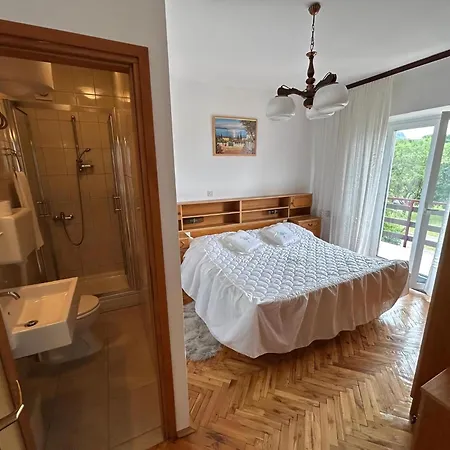 App 2 2 Apartment *