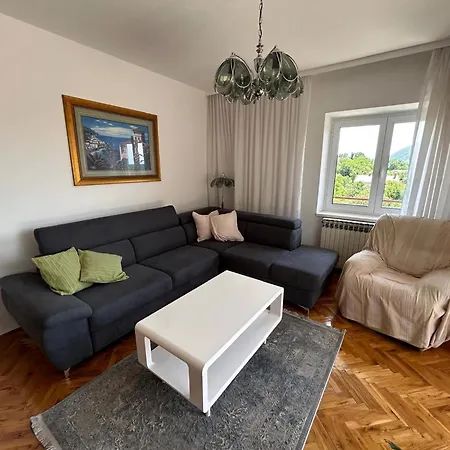 App 2 2 Apartment